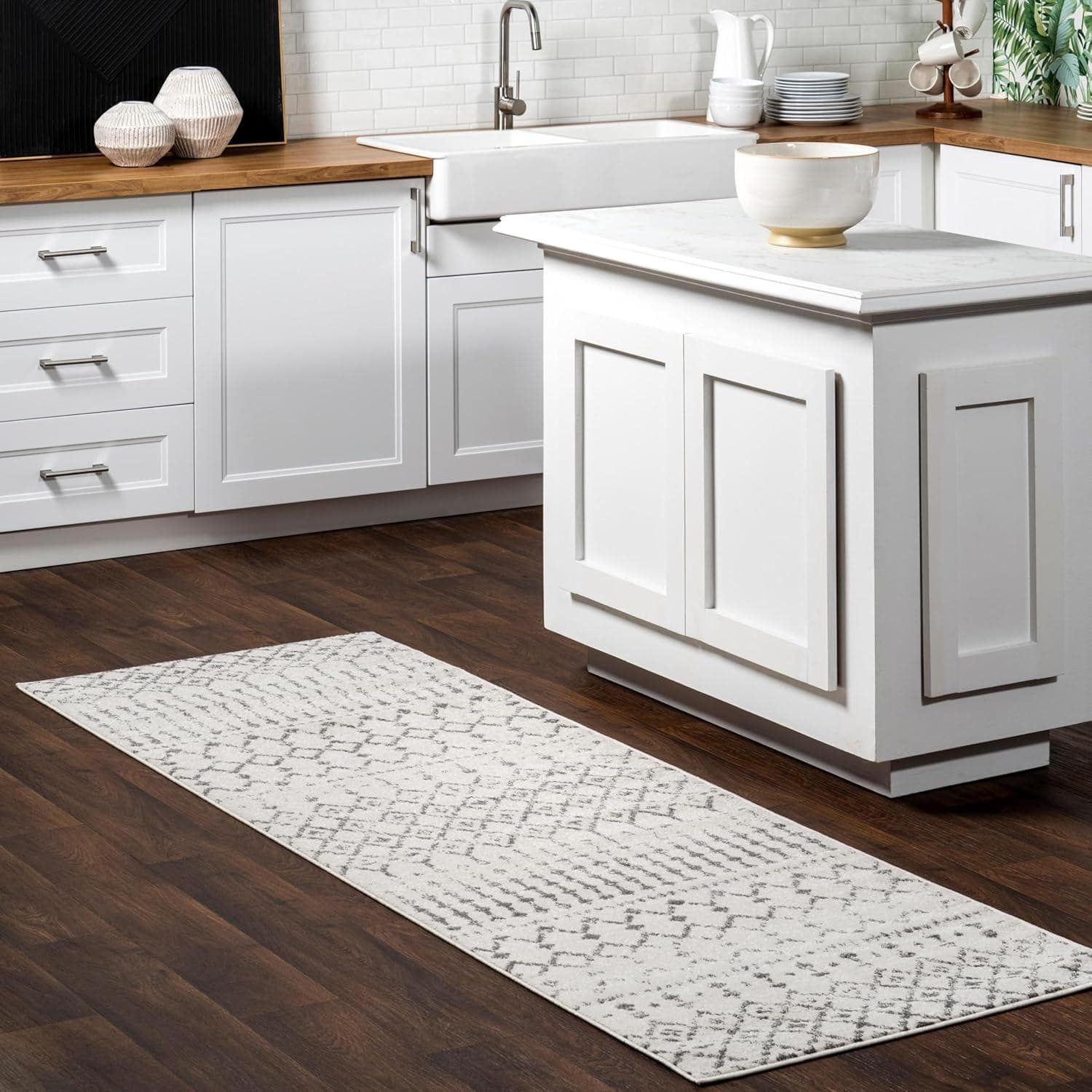 Save 57% on nuLOOM 2'x8' Moroccan Blythe Area Rug