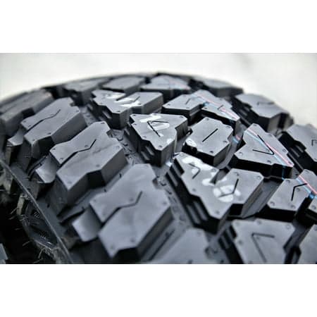 Kumho Road Venture MT51 Mud Terrain LT32X11.5R15 113Q C Light Truck Tire