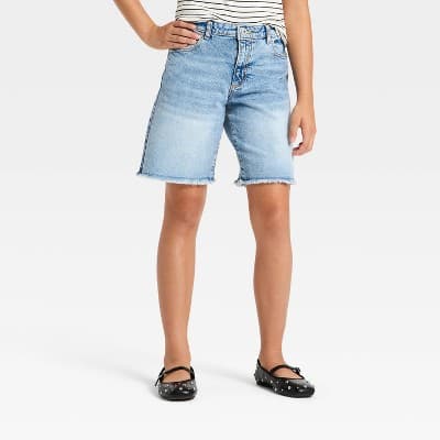 Girls' Mid-Rise Loose Fit Denim Shorts - art class™ Light Blue Wash S