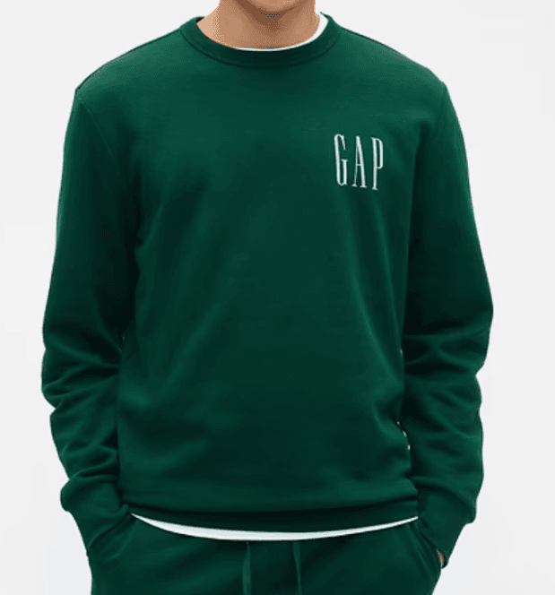 Cozy Up in a GAP Men's Logo Fleece Crew Sweatshirt
