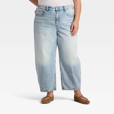 Women's High-Rise Easy Barrel Ankle Jeans - Universal Thread™ Light Wash 30