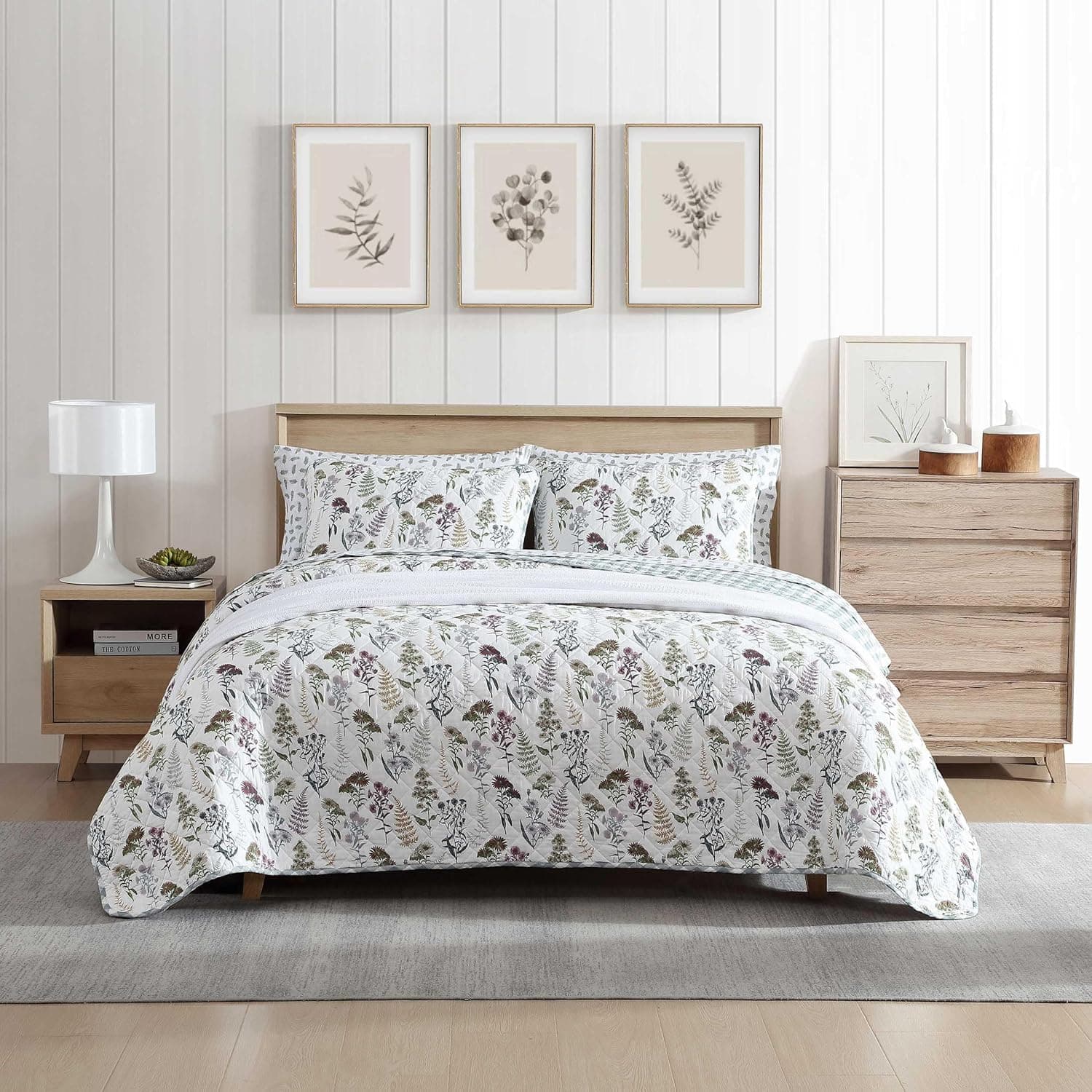 Cozy Up in Floral Comfort: Eddie Bauer King Quilt Set
