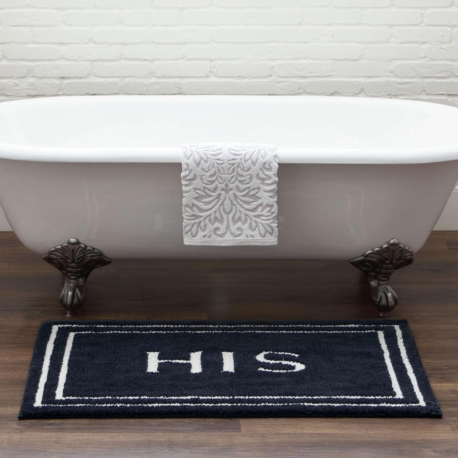 Cozy Navy Blue Bath Mat - Plush Bathroom Accessory