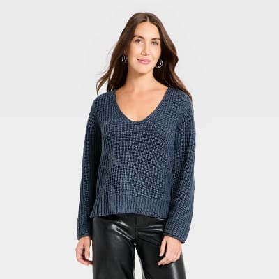 Women's Wide V-Neck Pullover Sweater - Universal Thread™ Indigo M