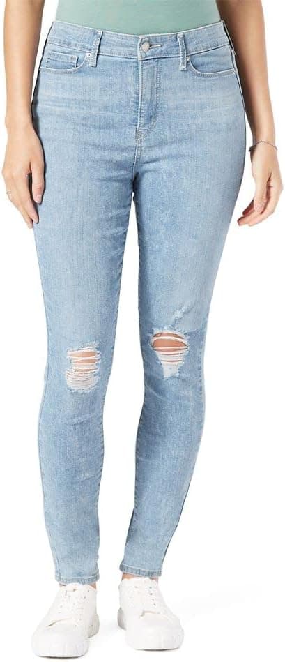 Save Big on Levi's Signature Gold Women's Skinny Jeans