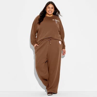 Women's Crewneck Polly Pocket Fleece Graphic Pullover Sweatshirt - Brown 1X