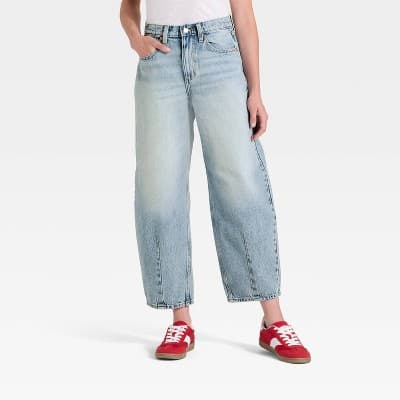 Women's High-Rise Easy Barrel Ankle Jeans - Universal Thread™ Light Wash 16