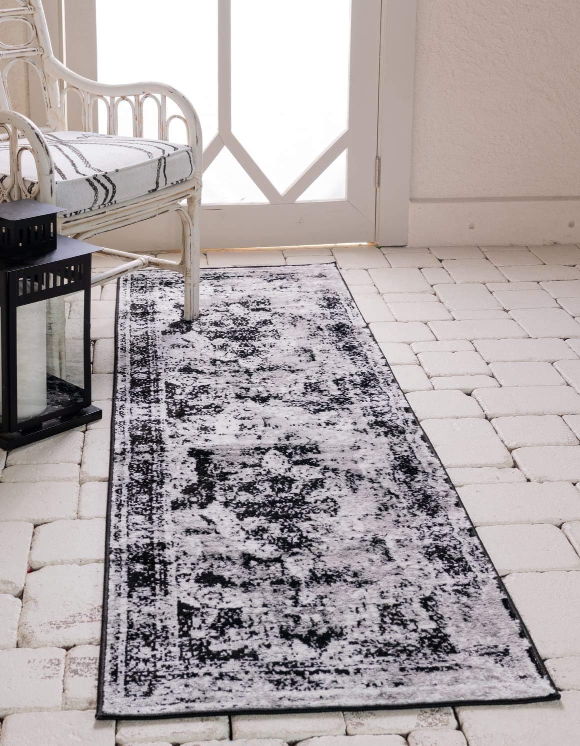 Stylish Loom Area Rug - Salle Garnier (2' x 6' 9" Runner, Black/Ivory)