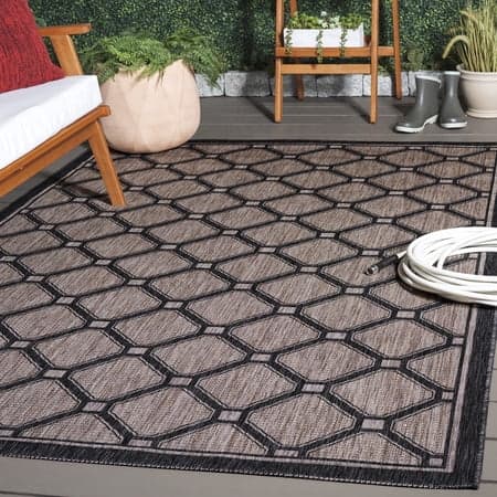 SAFAVIEH Courtyard Fisher Geometric Quatrefoil Indoor/Outdoor Area Rug, 5'3" x 7'7", Natural/Black